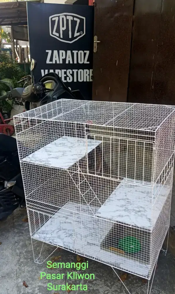 Kandang kucing tingkat