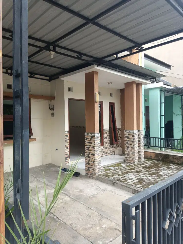 RUMAH DI GENTAN SUKOHARJO