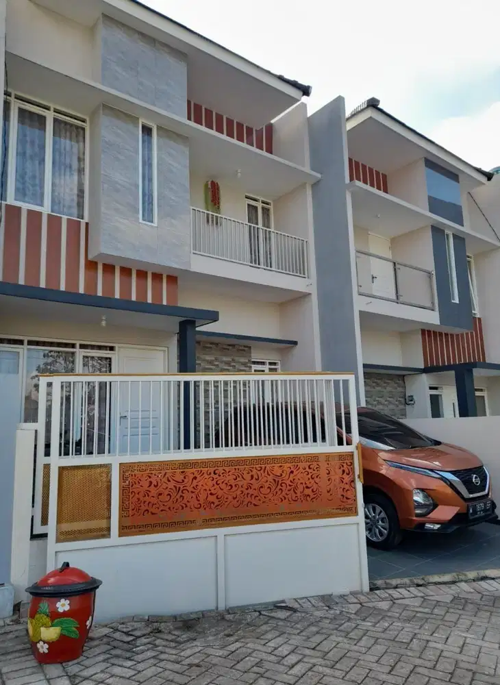 Villa 2 Lantai Siap Huni Full Perabot + private Pool + Balkon