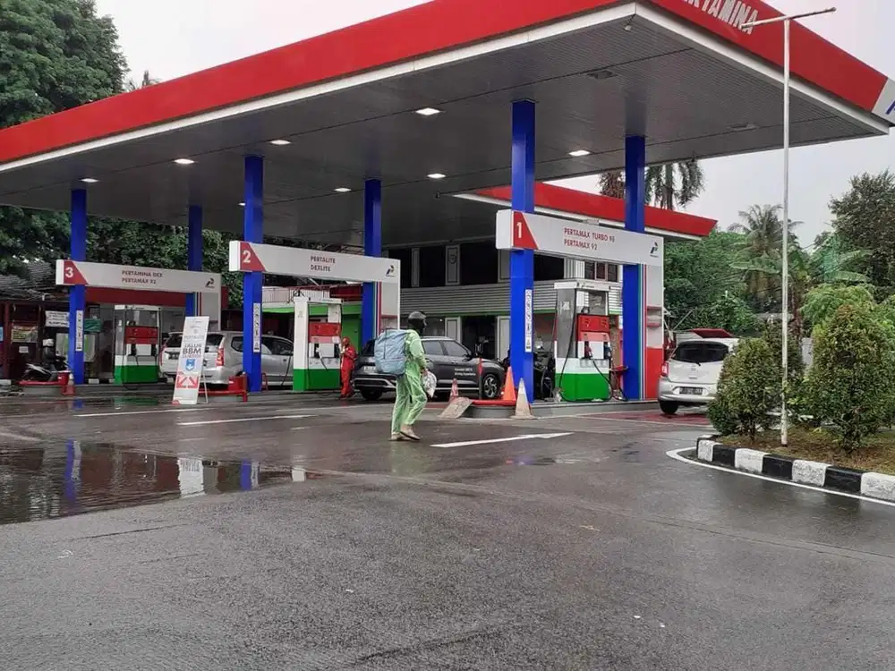 SPBU Masih Aktif di Lebak Bulus, Jakarta Selatan - Luas 1.700 m2!