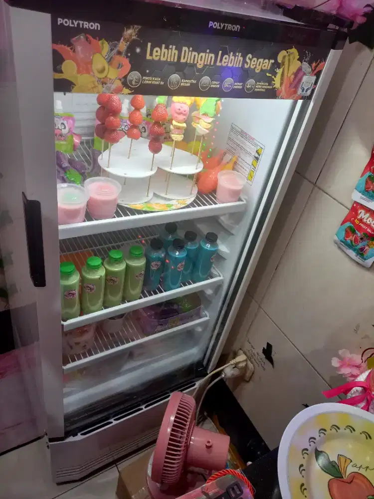 Kulkas show case polytron  untuk jualan minuman
