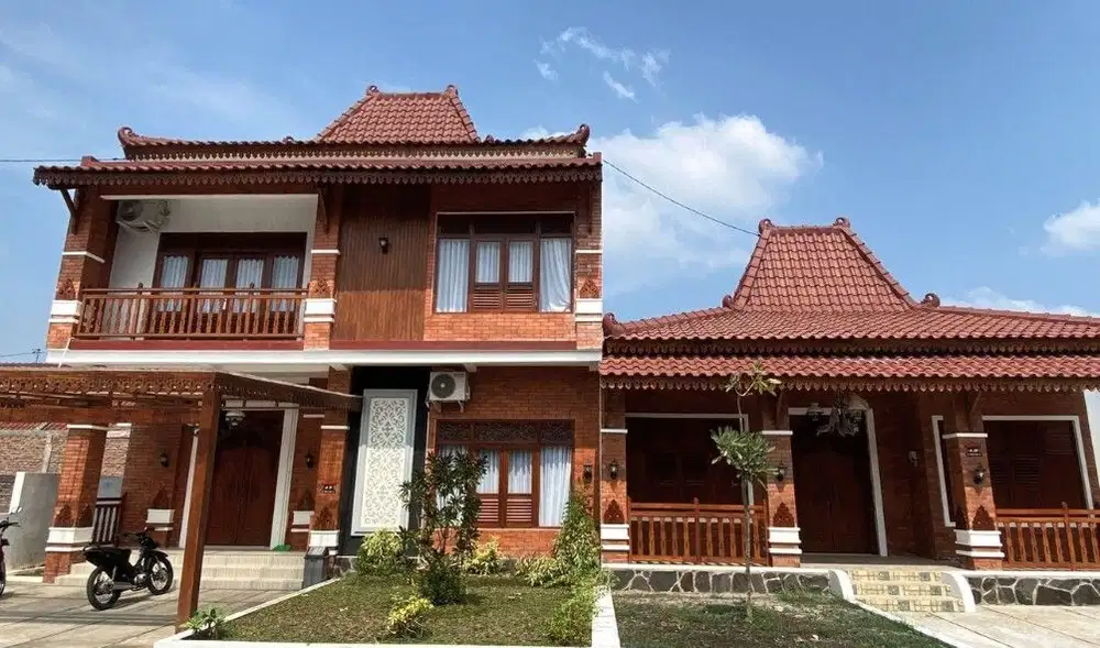 MEGAH NAN MEWAH, RUMAH 2 LANTAI BERGAYA ETNIK JOGLO DI PRAMBANAN