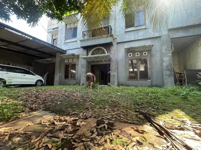 RUMAH EKS KONVEKSI DI KEBON JERUK , JAKARTA BARAT