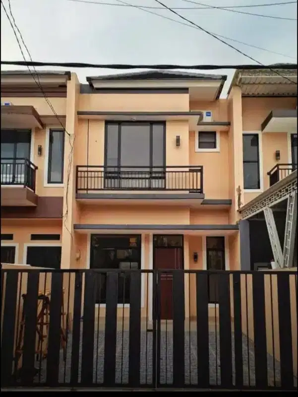 dijual rumah cantik siap huni  sebrang tarakanita citra raya