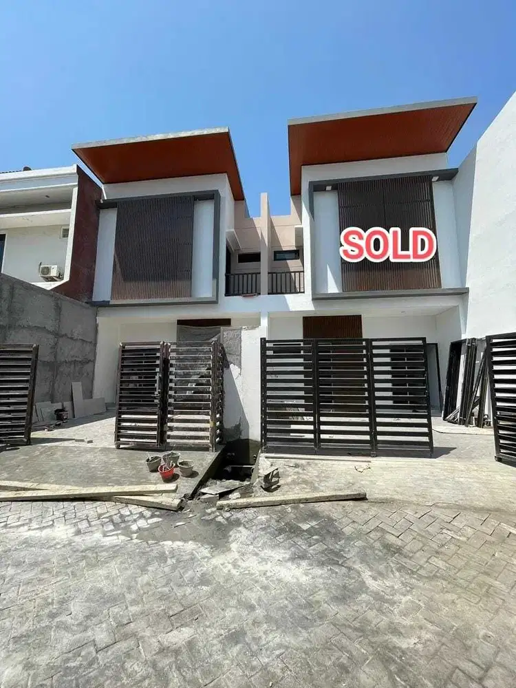Sisa 1 unit terakhir rumah baru 2 lantai minimalis di sutorejo timur