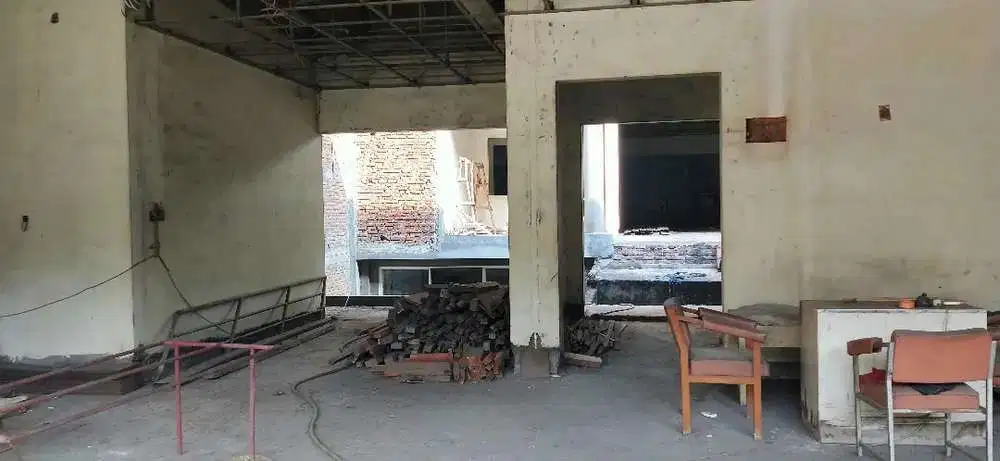 Dijual rumah di area komersial di Ngesong