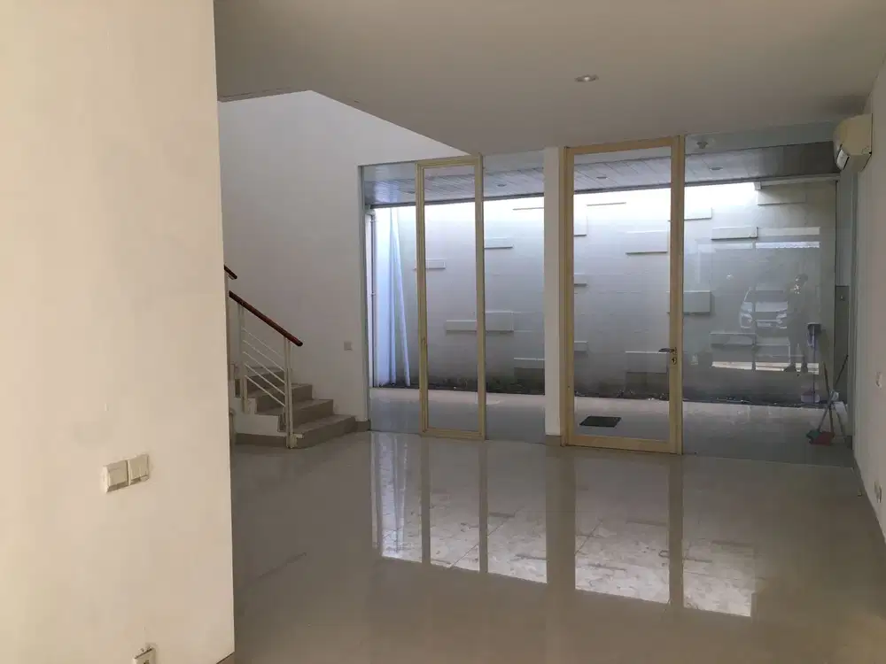 disewakan cepat rumah baru renovasi pakuwon indah