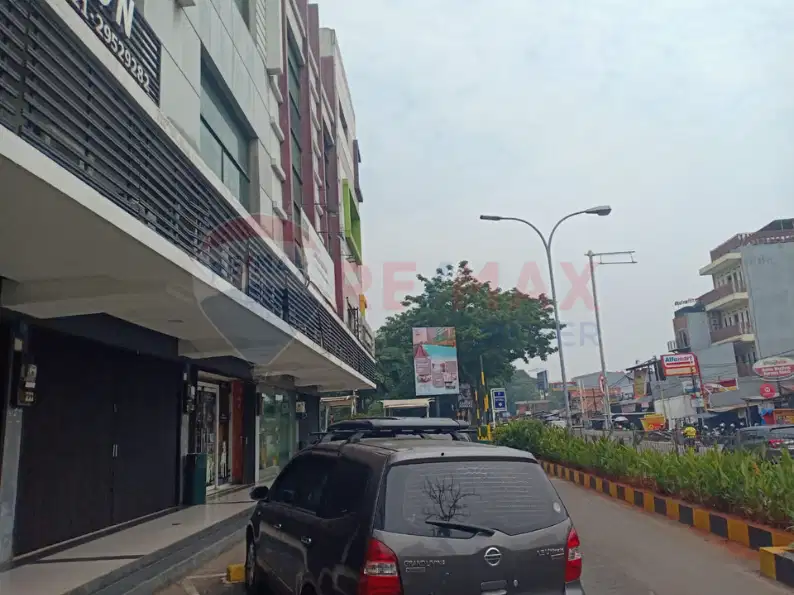 DIJUAL Ruko 3 lantai, Luas dan Strategis Tangerang