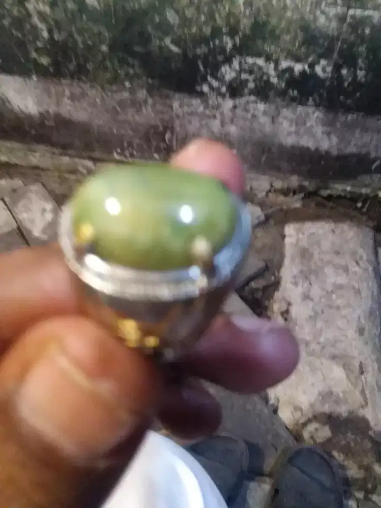 CINCIN BATU GIOK SOJOL ..UNTUK KEKUATAN.JUAL SANGAT BUTUH UANG.