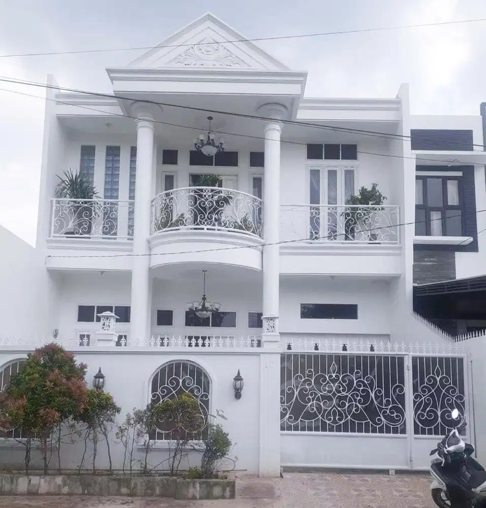 Rumah Semi Furnished 2 Lantai di Karang Tengah Permai
