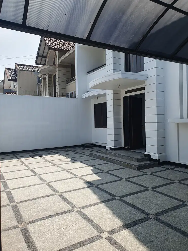 Rumah 2lantai sangat terawat di mainroad Mekar Wangi