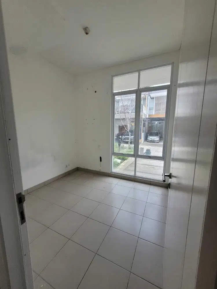 JUAL RUMAH 2 LANTAI DEKAT DENGAN MALL DI TANGERANG