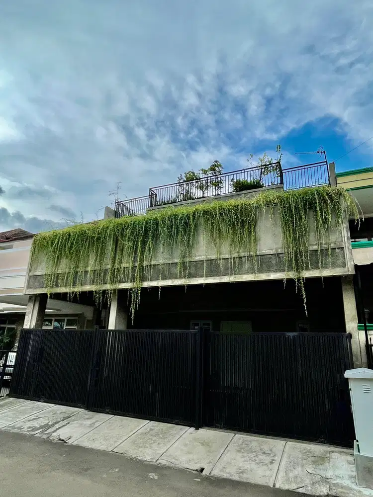 Rumah semi industrialis full furnished 2.5lantai di cakung, jaktim