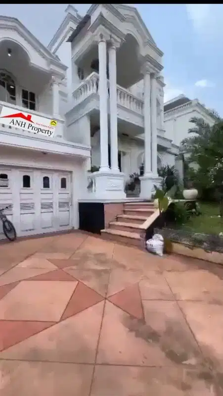 Di jual Ruamah Besar Di Jln Bulevard utama, kota wisata cibubur