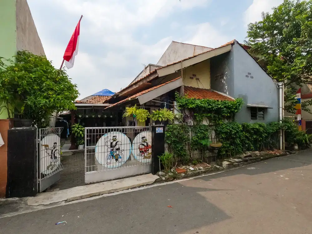 Dijual Tanah dengan 4 Rumah di Rambutan, Jakarta Timur