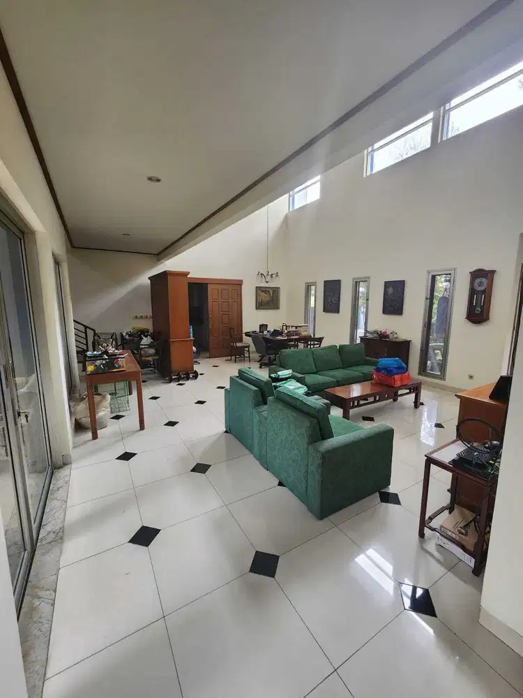 Rumah bagus 2 lantai di Puri Indah dengan lokasi premium