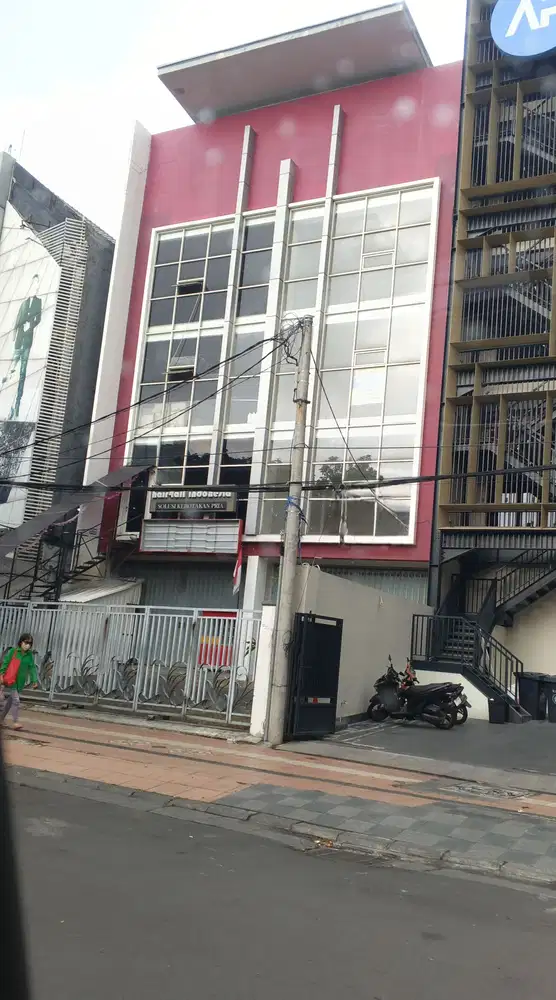 JUAL GEDUNG/ RUKO 4LT PUSAT KOTA SBY