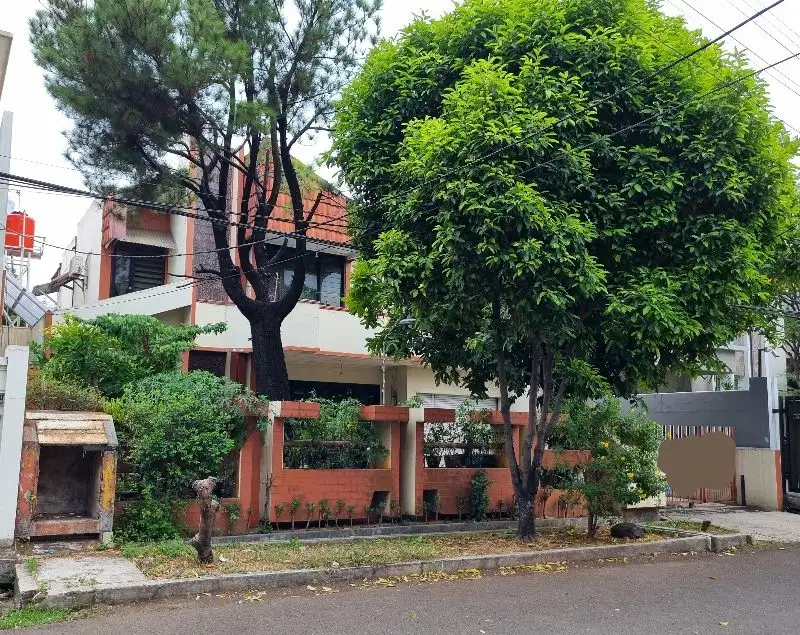 Rumah 2 lantai di Kedoya Baru Residence dengan lokasi bagus sekali