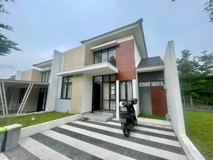 Rumah Taman Luas Boulevard Citraland Dekat Kantor Pemkot