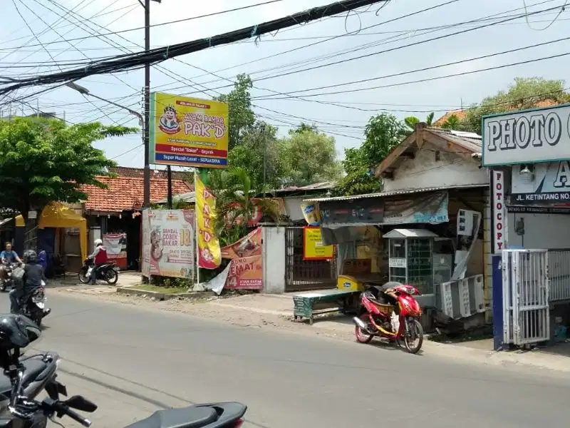Rumah siap untuk tempat usaha di Raya Ketintang