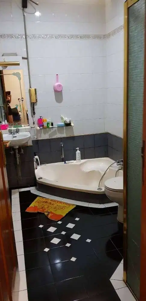 Rumah Semi Furnish di Green Garden Jakarta Barat