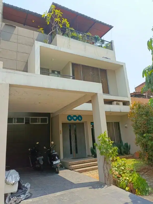 Dijual rumah di Raffles Hills 3lantai, siap huni