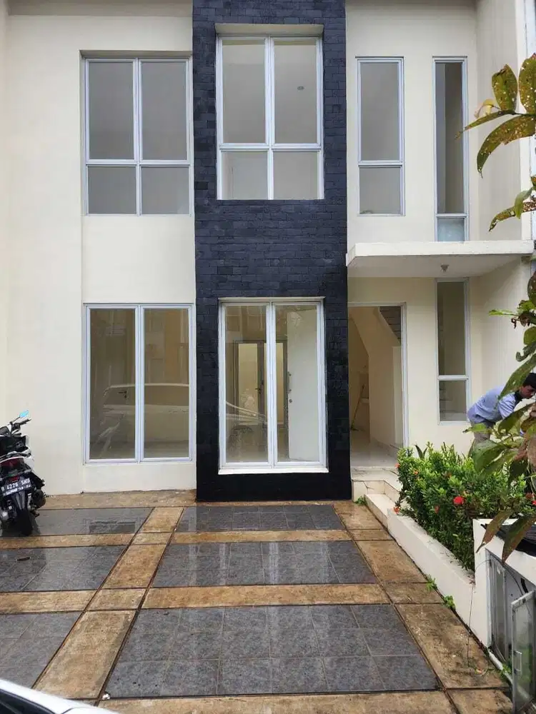 Dijual Rumah Siap Huni 2 Lantai di Graha Raya Cluster Ayna Residence