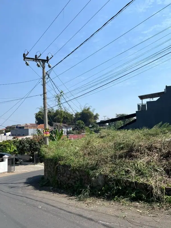 Jual tanah Hoek di jl Cipageran