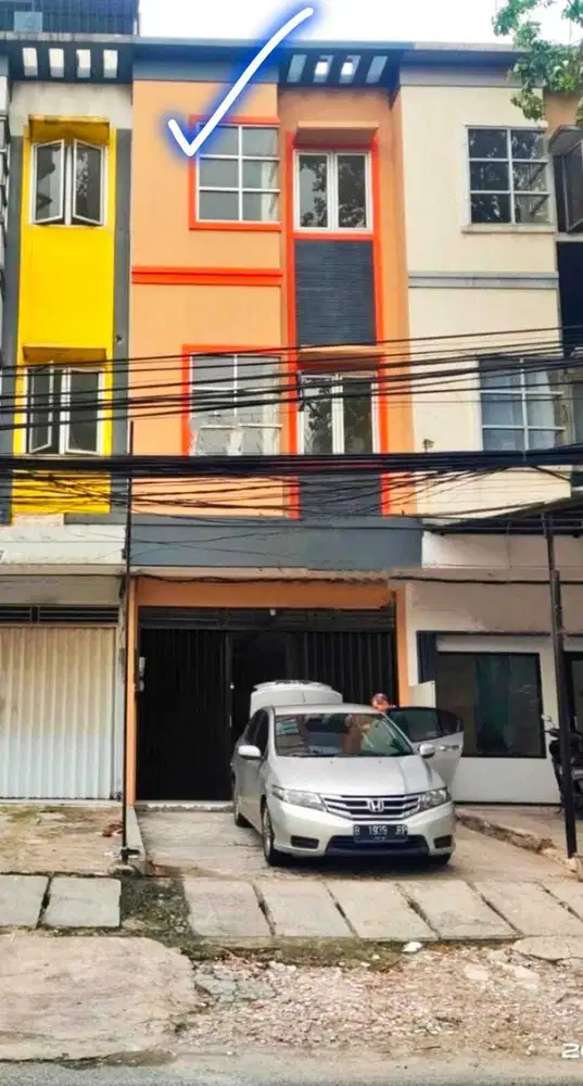 Disewakan atau Dijual Cepat Ruko di Daerah Tg. Duren, Jakarta Barat.