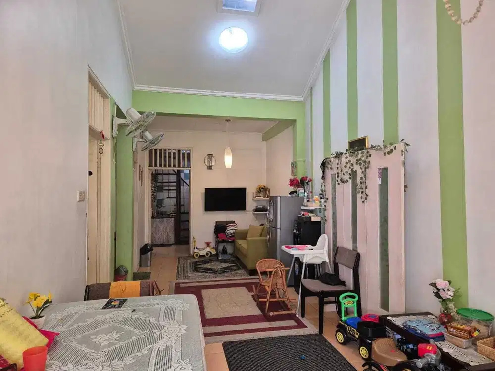 Rmh 3Kt, 2km, Lt 90, bagus, terawat di Jl K Anggrek2 Kemang Pratama 2