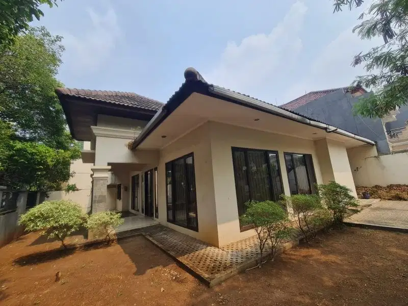 Di Jual rumah bagus lokasi oke di Pondok Indah