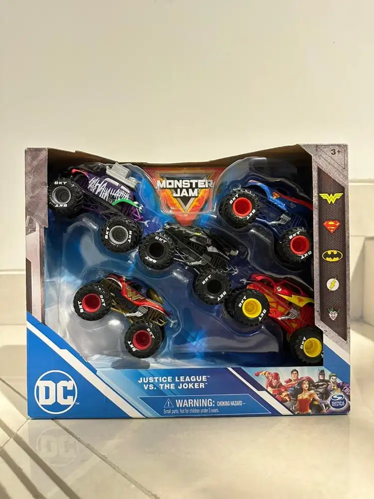 Mainan Monster Jam Justice League vs. The Joker
