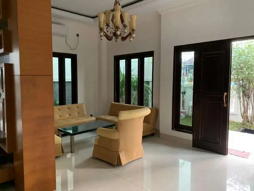 Jual rumah di cempaka putih tengah.