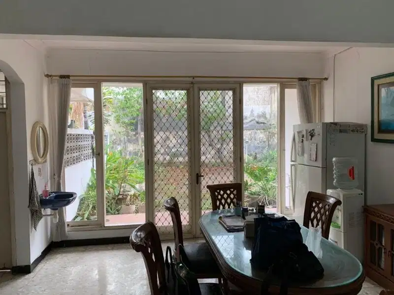 dijual cepat rumah jalan kembar di Kutisari lndah,