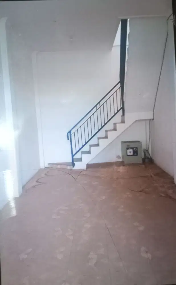 Disewakan Ruko 2 lantai strategis di Petir cipondoh