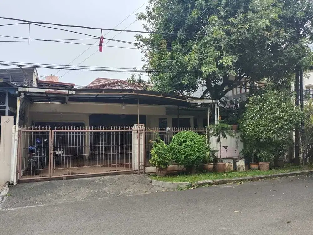 Rumah Besar di Kawasan Kayu Putih Tengah Jakarta Timur - Bebas Banjir