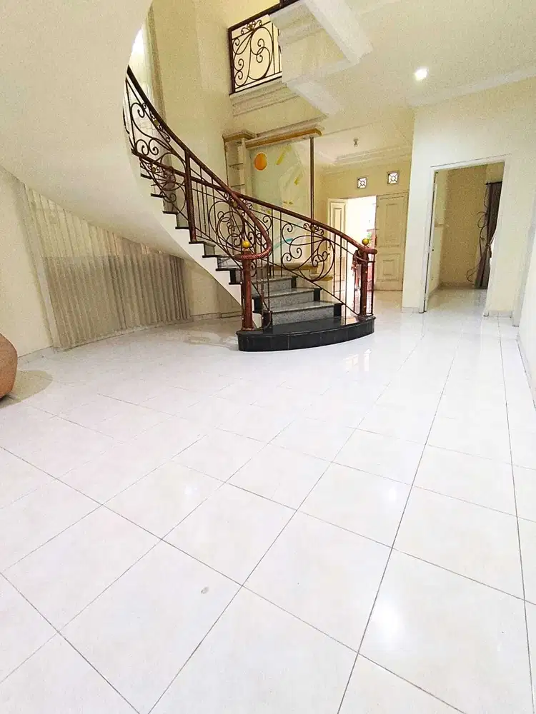 BISA SEWA Rmh TENGGILIS BARU RENOV Bagus 4 Kamar