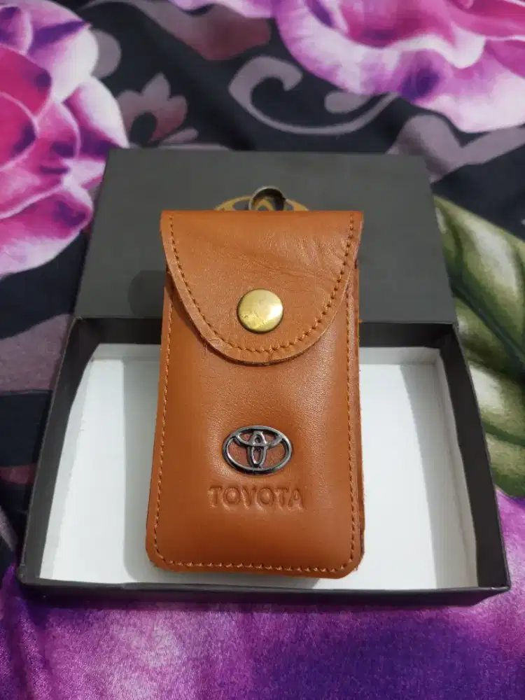 Gantungan kunci kulit