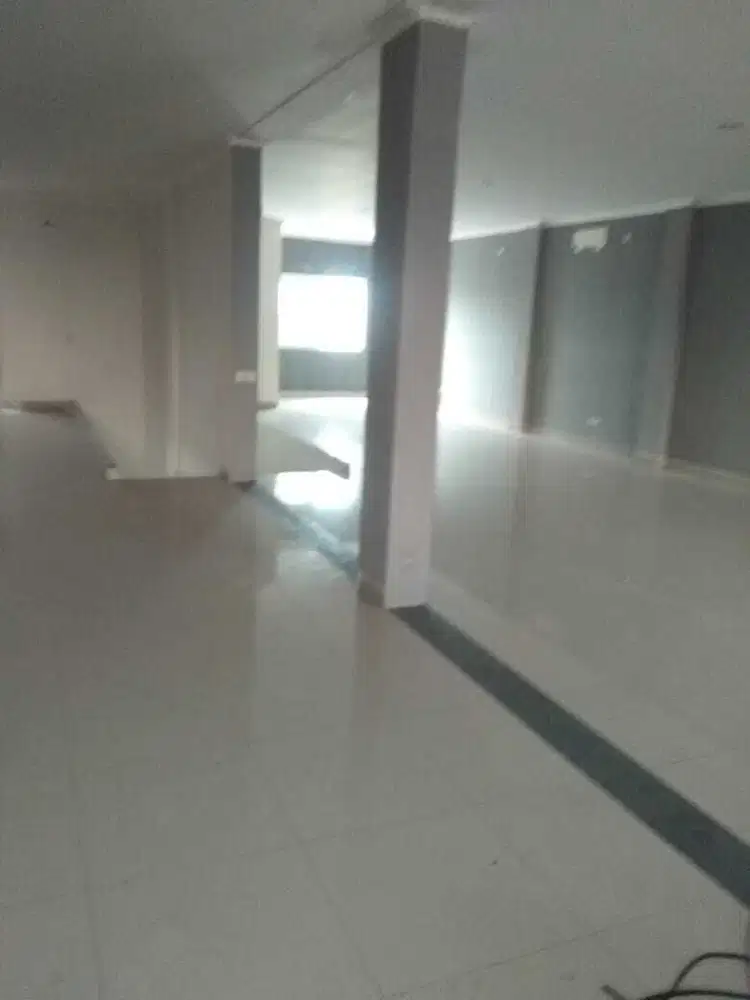 DISEWAKAN RUKO GANDENG PARKIR LUAS DI KARANG TENGAH TANGERANG