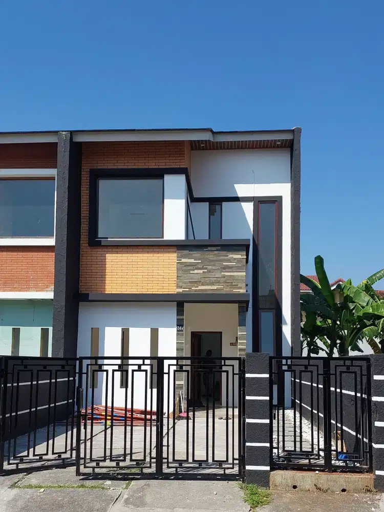 TURUN HARGA RUMAH MEWAH DUA LANTAI DI PEDURUNGAN SEMARANG TIMUR