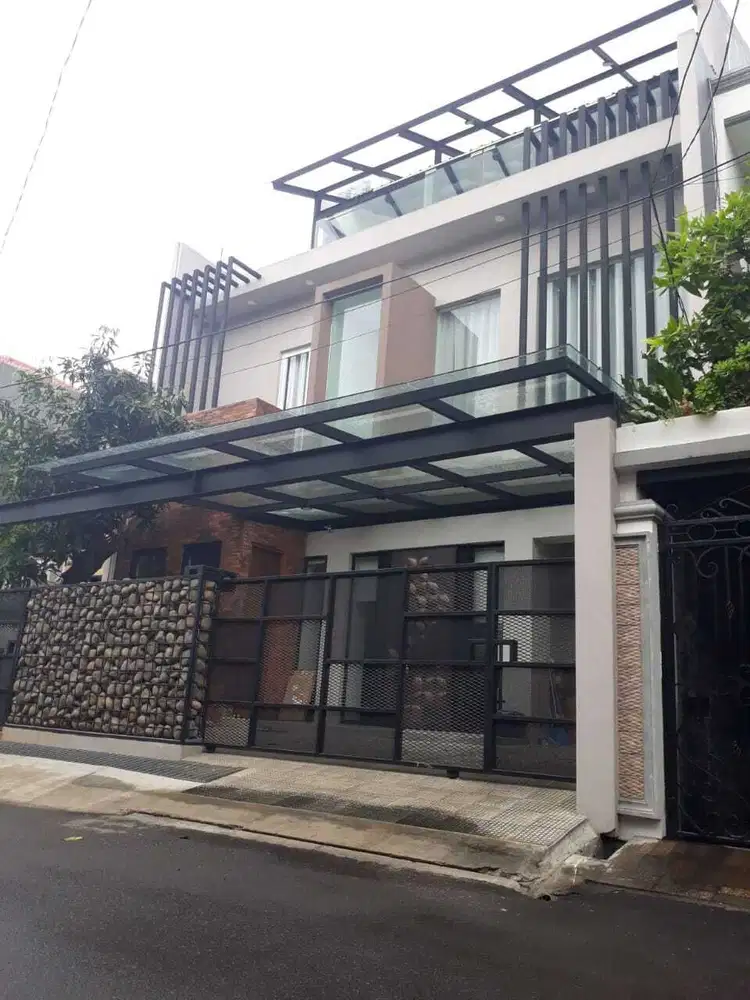 Rumah bagus 3,5 lantai di Sunrise Garden