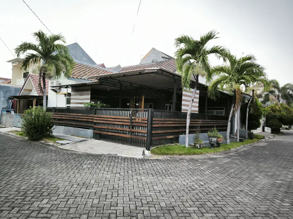 Rumah Pojokan / Hook Babatan Pratama