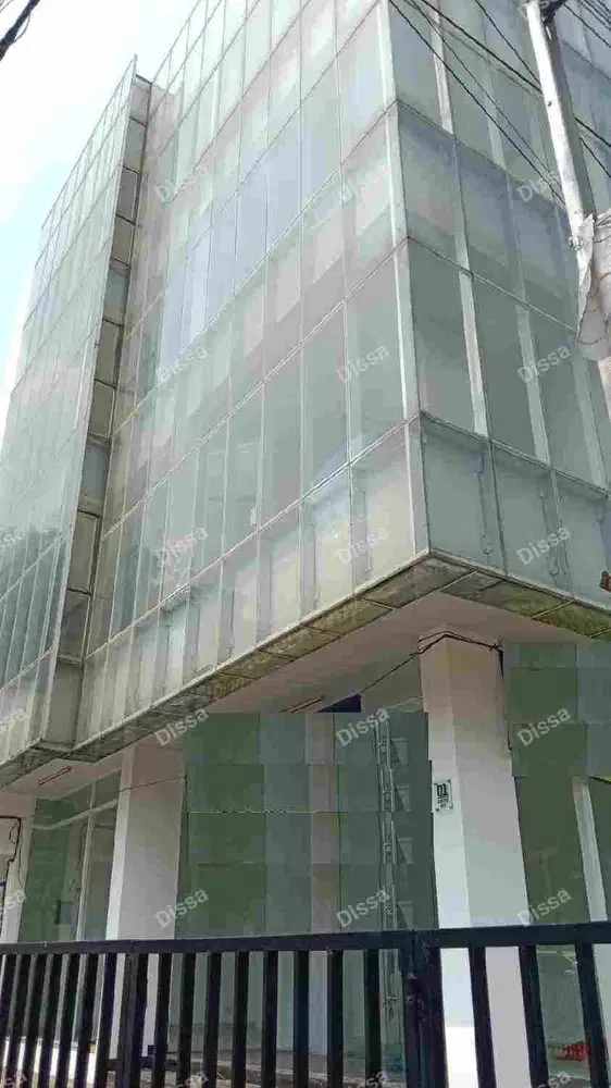 GEDUNG KOMERSIAL SIAP PAKAI LOKASI STRATEGIS DI KEBAYORAN LAMA