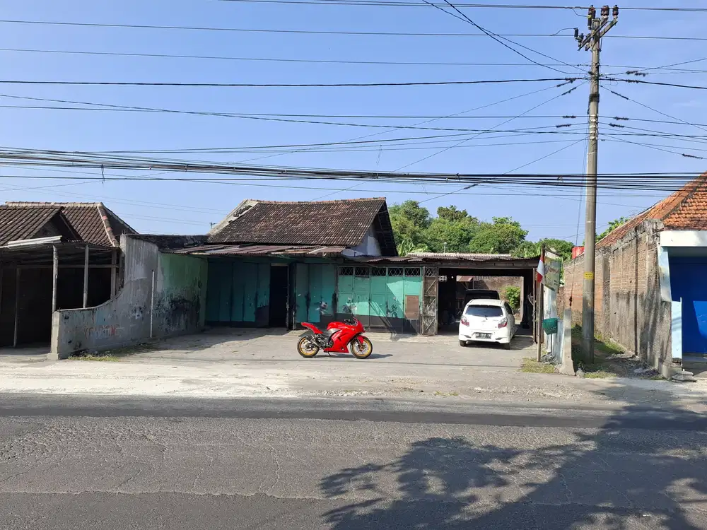 Tempat usaha lokasi di pinggir jalan raya baki solo
