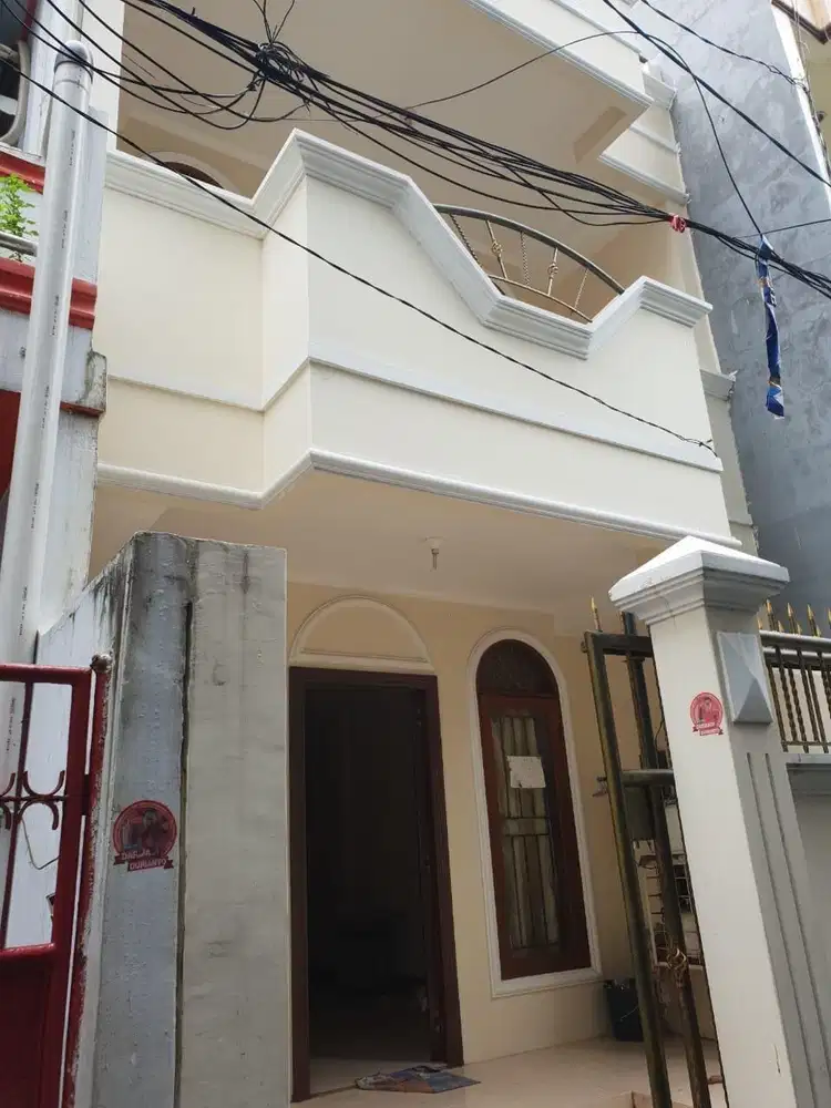Jual rumah bagus kokoh 3 1/2 lt di jl Terate, Tambora, jakbar