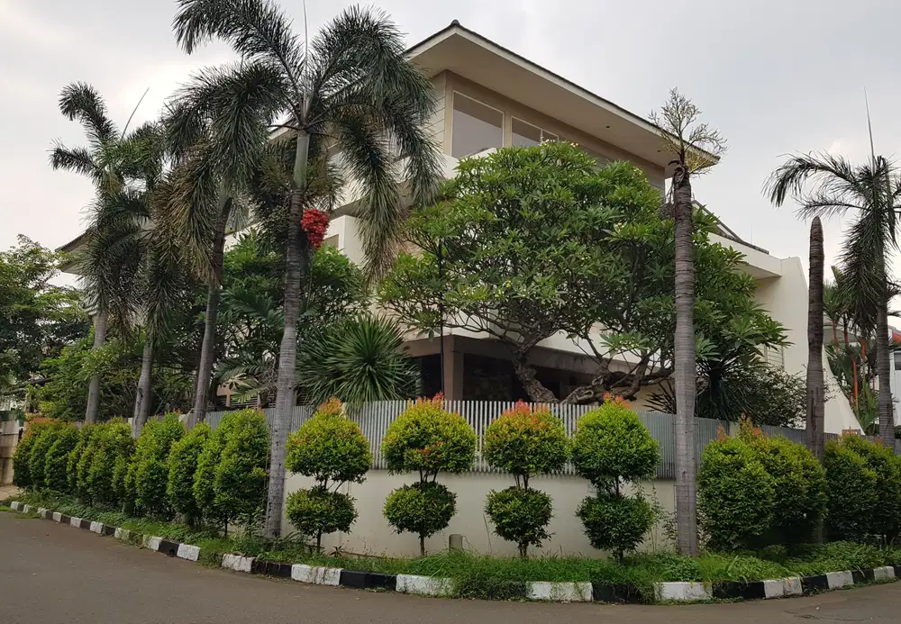 Rumah bagus minimalis 3 lantai di Permata Buana