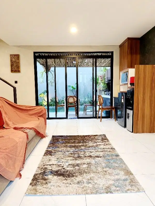 Rumah Furnished dengan Pool di KBP