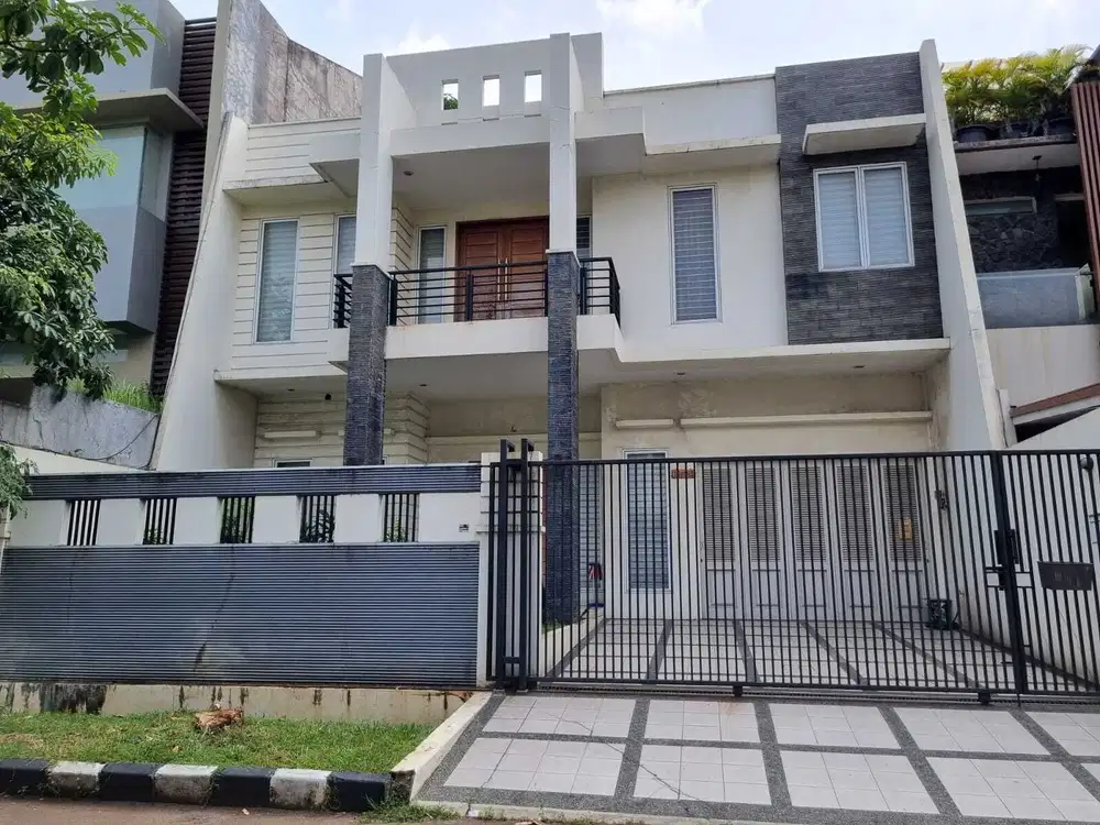 Rumah bagus 2 lantai ddi Permata buana dengan lokasi yang bagus