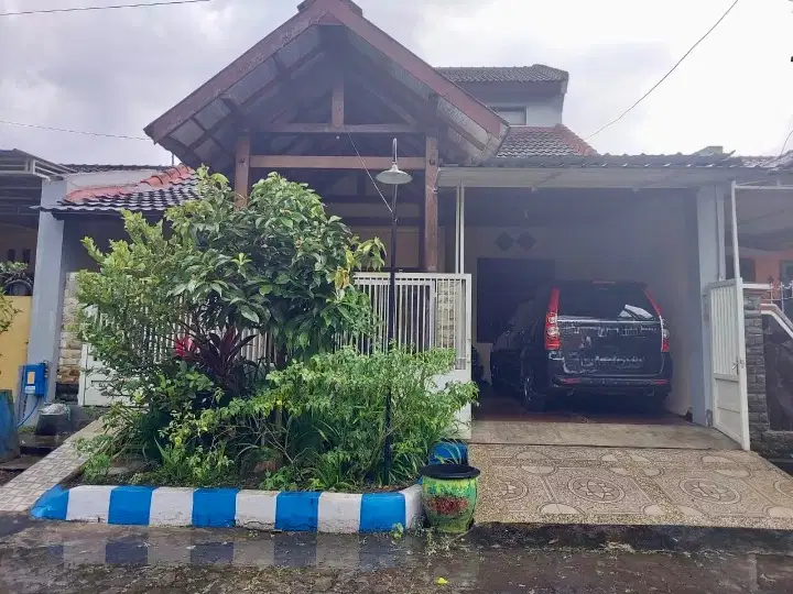 Rumah Terawat Pbi Araya Dekat Masjid