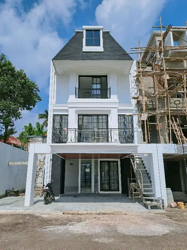 rumah baru  5 kamar tidur dekat MRT Lebak bulus  jakarta selatan